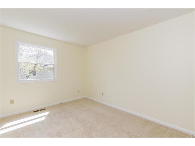714 Henry, Ballwin, MO 63011 photo 24