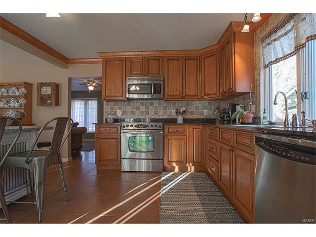 671 Henry Ave, Ballwin, MO 63011 photo 2