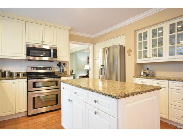 1843 Dougherty Ests, Ballwin, MO 63021 photo 2