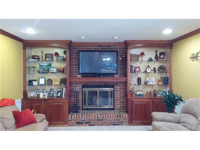 512 Oakton Rdg, Ballwin, MO 63021 photo 3
