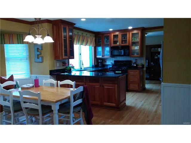 512 Oakton Rdg, Ballwin, MO 63021 photo 2