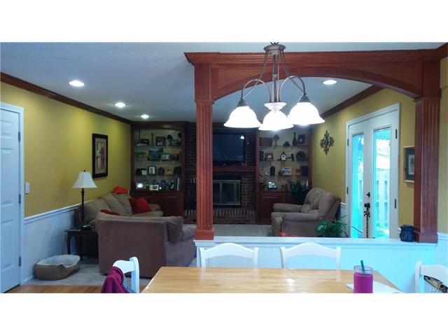 512 Oakton Rdg, Ballwin, MO 63021 photo 5