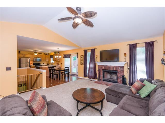 1721 Forest Trace Dr, O'fallon, MO 63368 photo 2