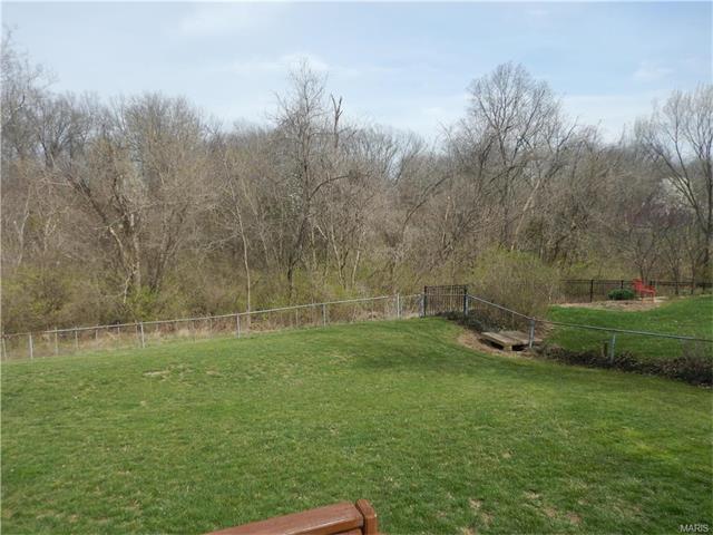 19 Fawn Meadows Dr, Eureka, MO 63025 photo 2