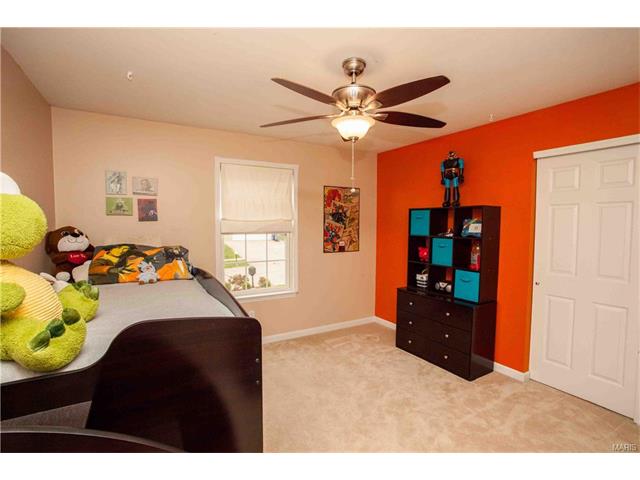 814 Lauralee Dr, O'fallon, MO 63366 photo 11