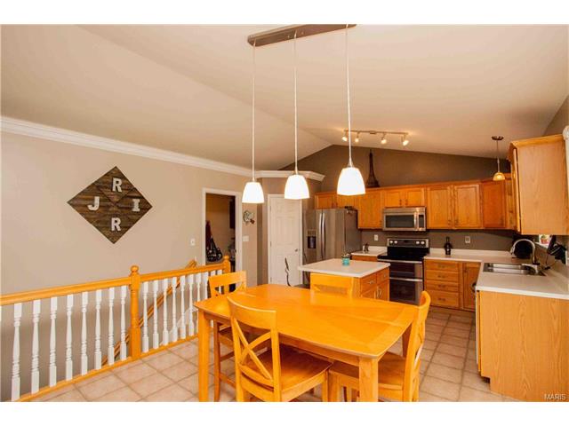 814 Lauralee Dr, O'fallon, MO 63366 photo 5