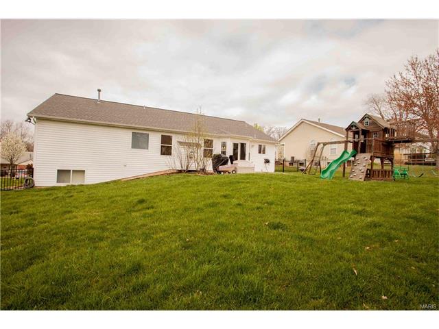 814 Lauralee Dr, O'fallon, MO 63366 photo 2