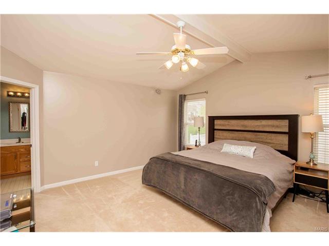 814 Lauralee Dr, O'fallon, MO 63366 photo 7