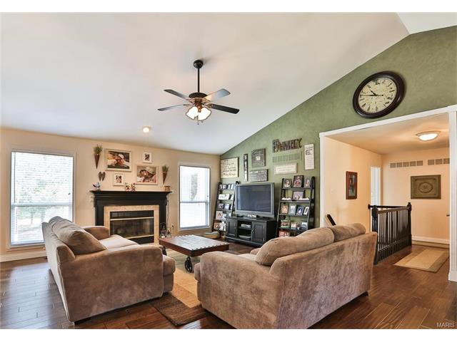 909 Kiefer Trails Dr, Ballwin, MO 63021 photo 9
