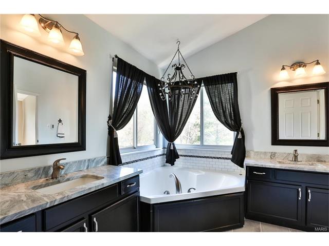 909 Kiefer Trails Dr, Ballwin, MO 63021 photo 15