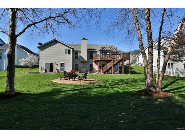 909 Kiefer Trails Dr, Ballwin, MO 63021 photo 2