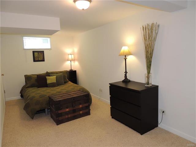 7340 Sharp Ave, Saint Louis, MO 63116 photo 16