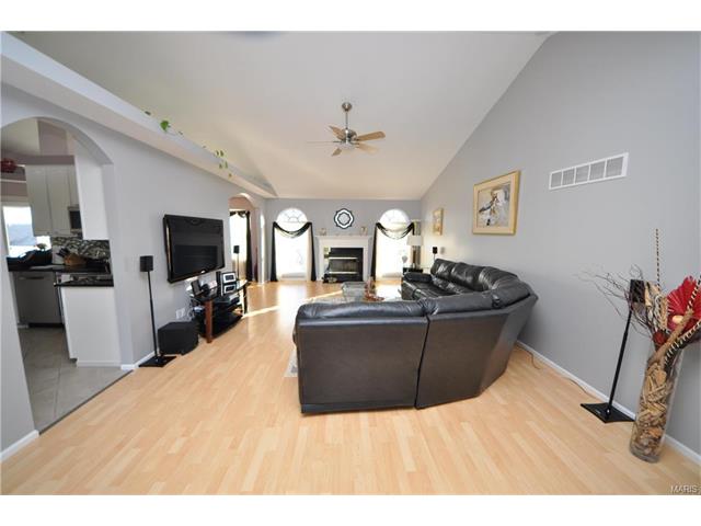 4 Briarcastle Ct, O'fallon, MO 63366 photo 3