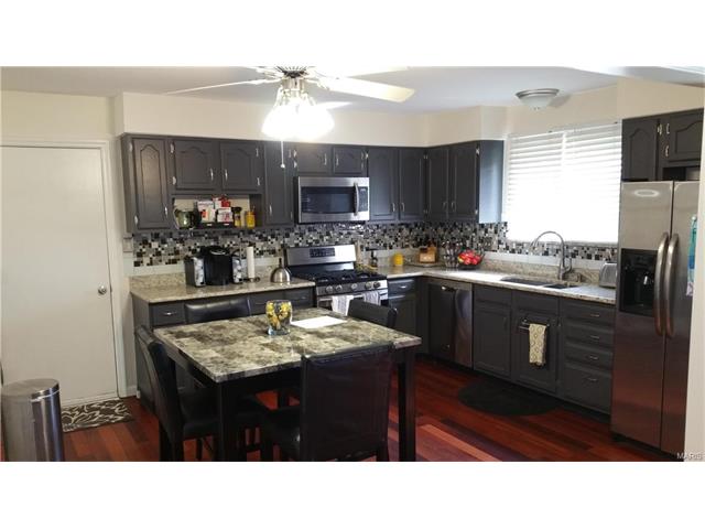 225 Greiner Ct, Ellisville, MO 63021 photo 2