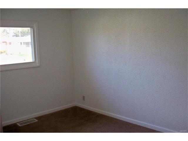 10330 Chesley, Saint Louis, MO 63136 photo 9