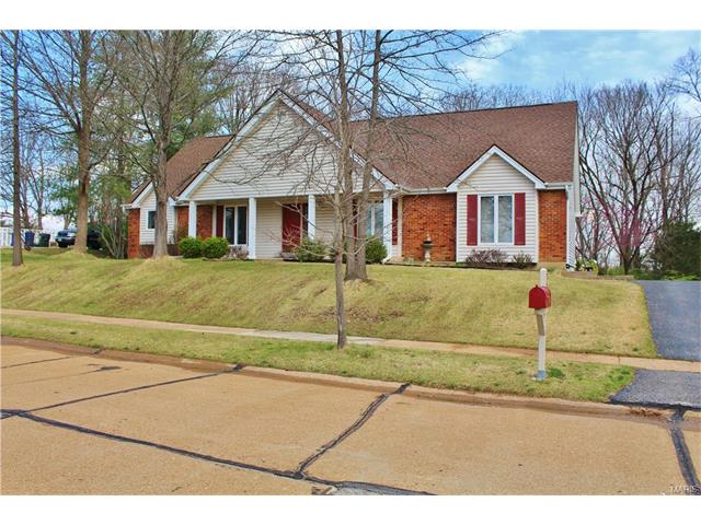 548 Shadowridge Dr, Ballwin, MO 63011 photo 1