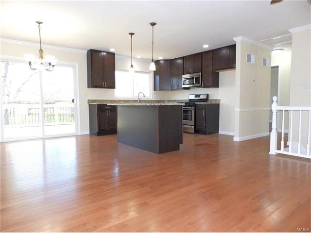 535 Arborwood Dr, Ballwin, MO 63021 photo 3