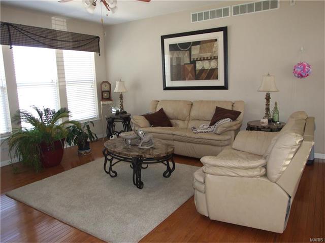 1029 Pearview Dr, Saint Peters, MO 63376 photo 10