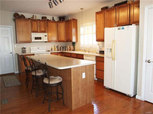 1029 Pearview Dr, Saint Peters, MO 63376 photo 2