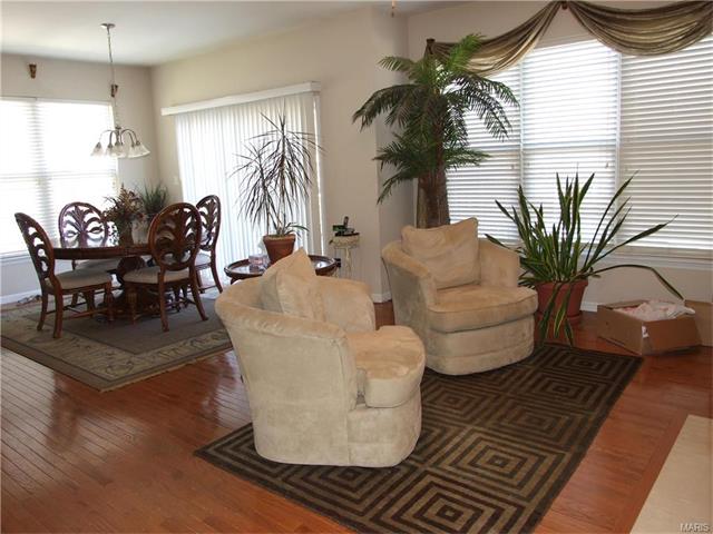 1029 Pearview Dr, Saint Peters, MO 63376 photo 6