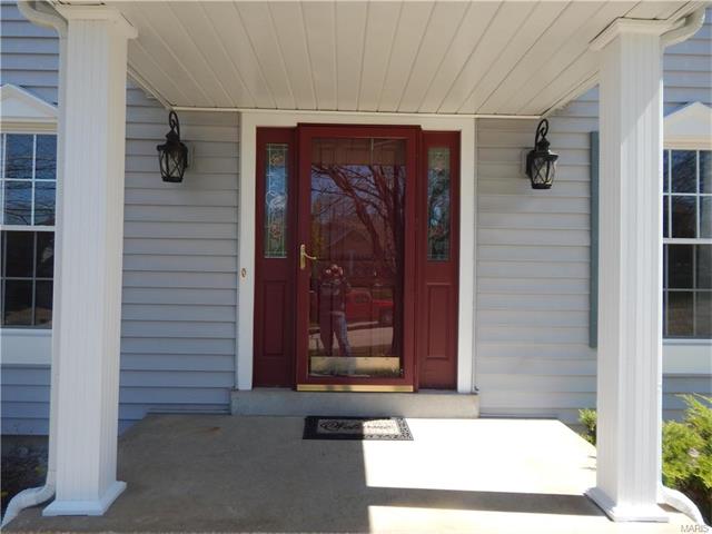 534 Fox Pointe Dr, Saint Charles, MO 63304 photo 2