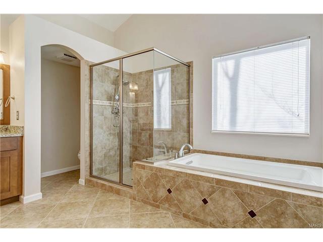 932 Timber Glen Ln, Ballwin, MO 63021 photo 14