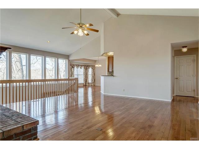 932 Timber Glen Ln, Ballwin, MO 63021 photo 3