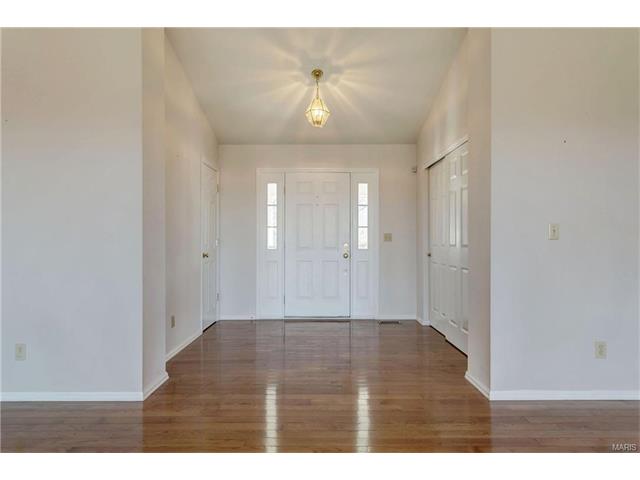 932 Timber Glen Ln, Ballwin, MO 63021 photo 2