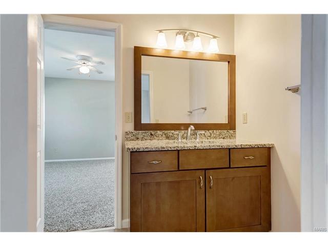 932 Timber Glen Ln, Ballwin, MO 63021 photo 20