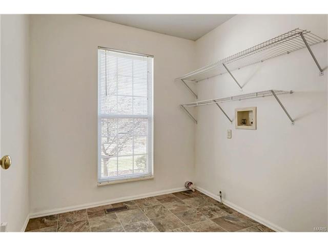 932 Timber Glen Ln, Ballwin, MO 63021 photo 10