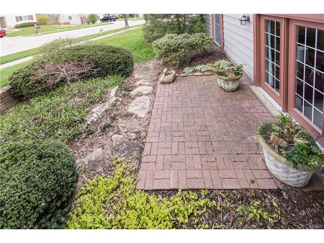 1742 Warmington Ct, Ballwin, MO 63021 photo 3