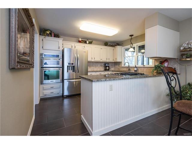 1742 Warmington Ct, Ballwin, MO 63021 photo 13