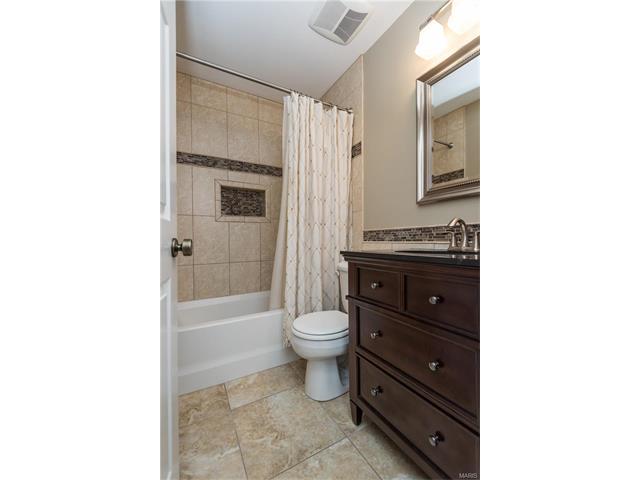 1742 Warmington Ct, Ballwin, MO 63021 photo 29