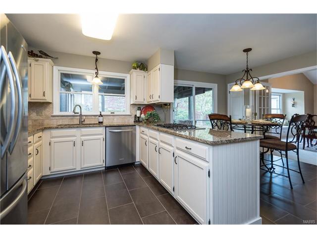 1742 Warmington Ct, Ballwin, MO 63021 photo 12