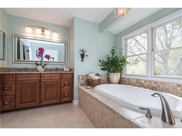 1742 Warmington Ct, Ballwin, MO 63021 photo 27