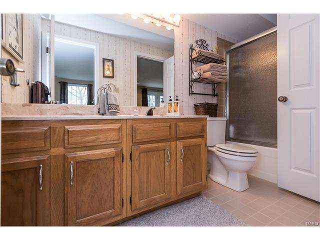 1742 Warmington Ct, Ballwin, MO 63021 photo 31