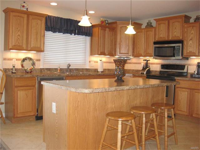 215 Lark Hill Ln, Ballwin, MO 63021 photo 3