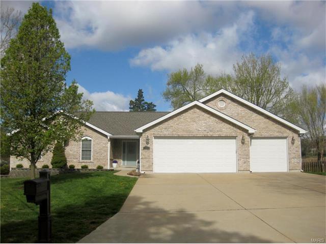 215 Lark Hill Ln, Ballwin, MO 63021 photo 1