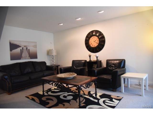 906 Imperial Pt, Ballwin, MO 63021 photo 3