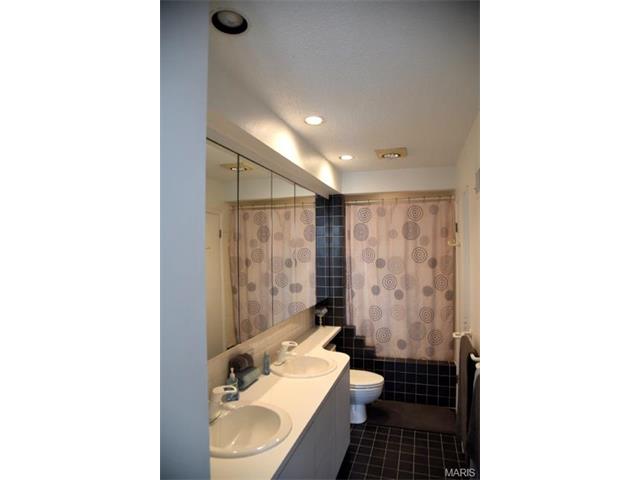 906 Imperial Pt, Ballwin, MO 63021 photo 13