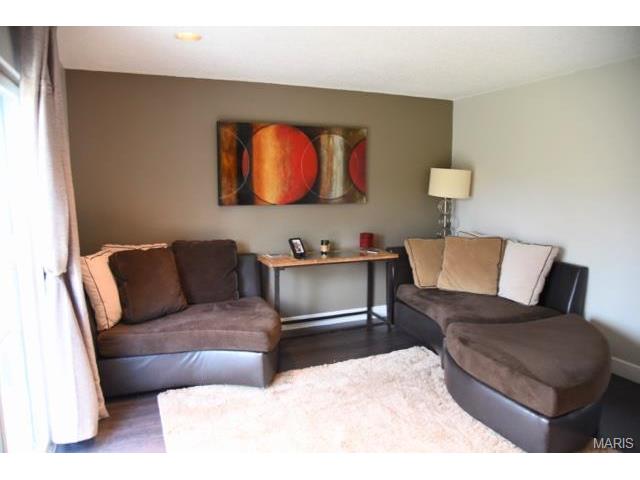 906 Imperial Pt, Ballwin, MO 63021 photo 4