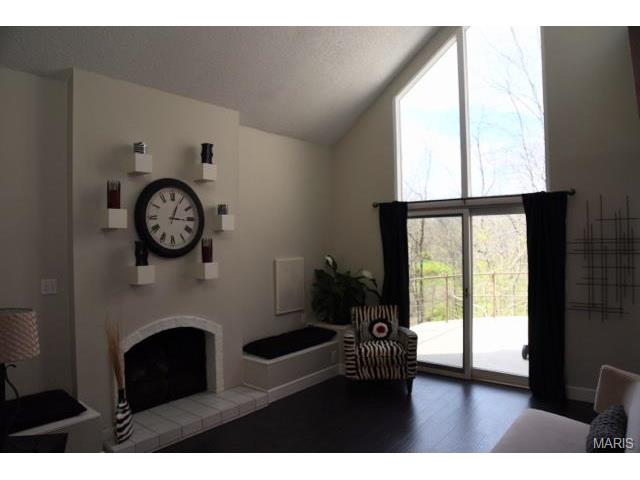 906 Imperial Pt, Ballwin, MO 63021 photo 2