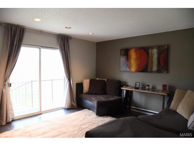 906 Imperial Pt, Ballwin, MO 63021 photo 5