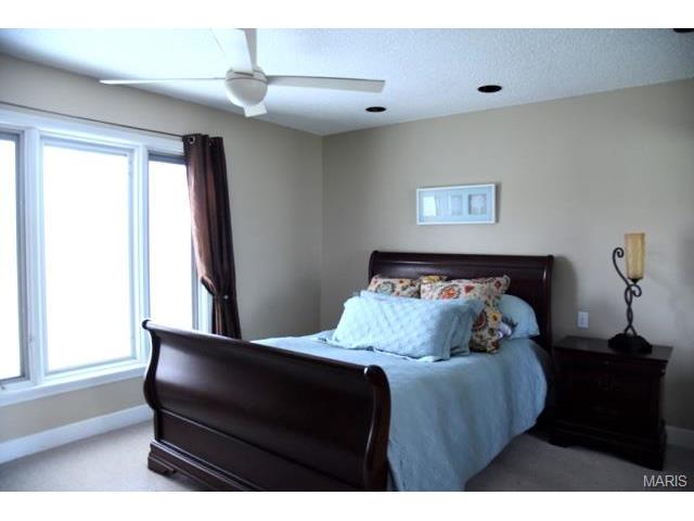 906 Imperial Pt, Ballwin, MO 63021 photo 12