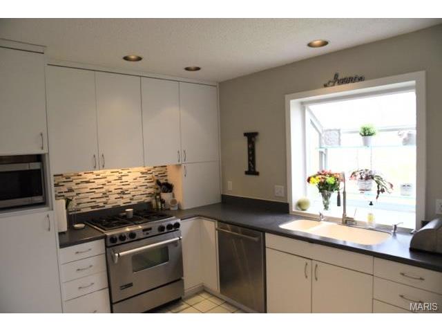 906 Imperial Pt, Ballwin, MO 63021 photo 6