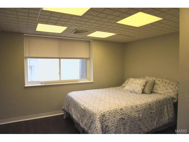 906 Imperial Pt, Ballwin, MO 63021 photo 16