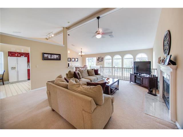606 Calamar Ct, O'fallon, MO 63368 photo 3