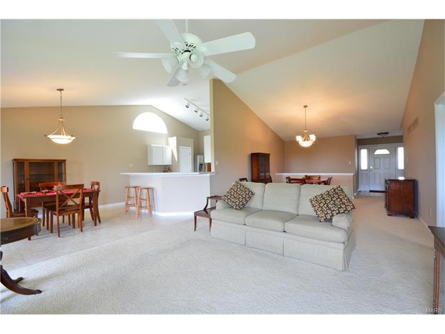 2516 Newpoint Dr, Wildwood, MO 63011 photo 2