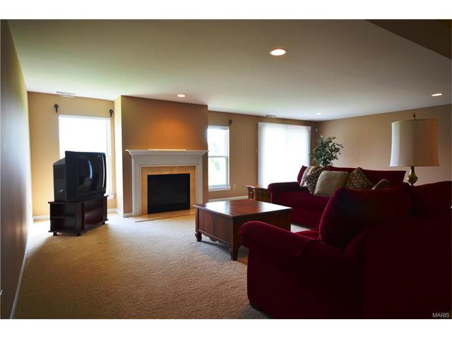 2516 Newpoint Dr, Wildwood, MO 63011 photo 4