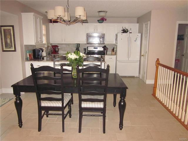2827 Sparrow Dr, O'fallon, MO 63368 photo 6